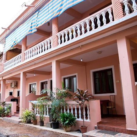 Stanleys Guest House Бага Екстер'єр фото